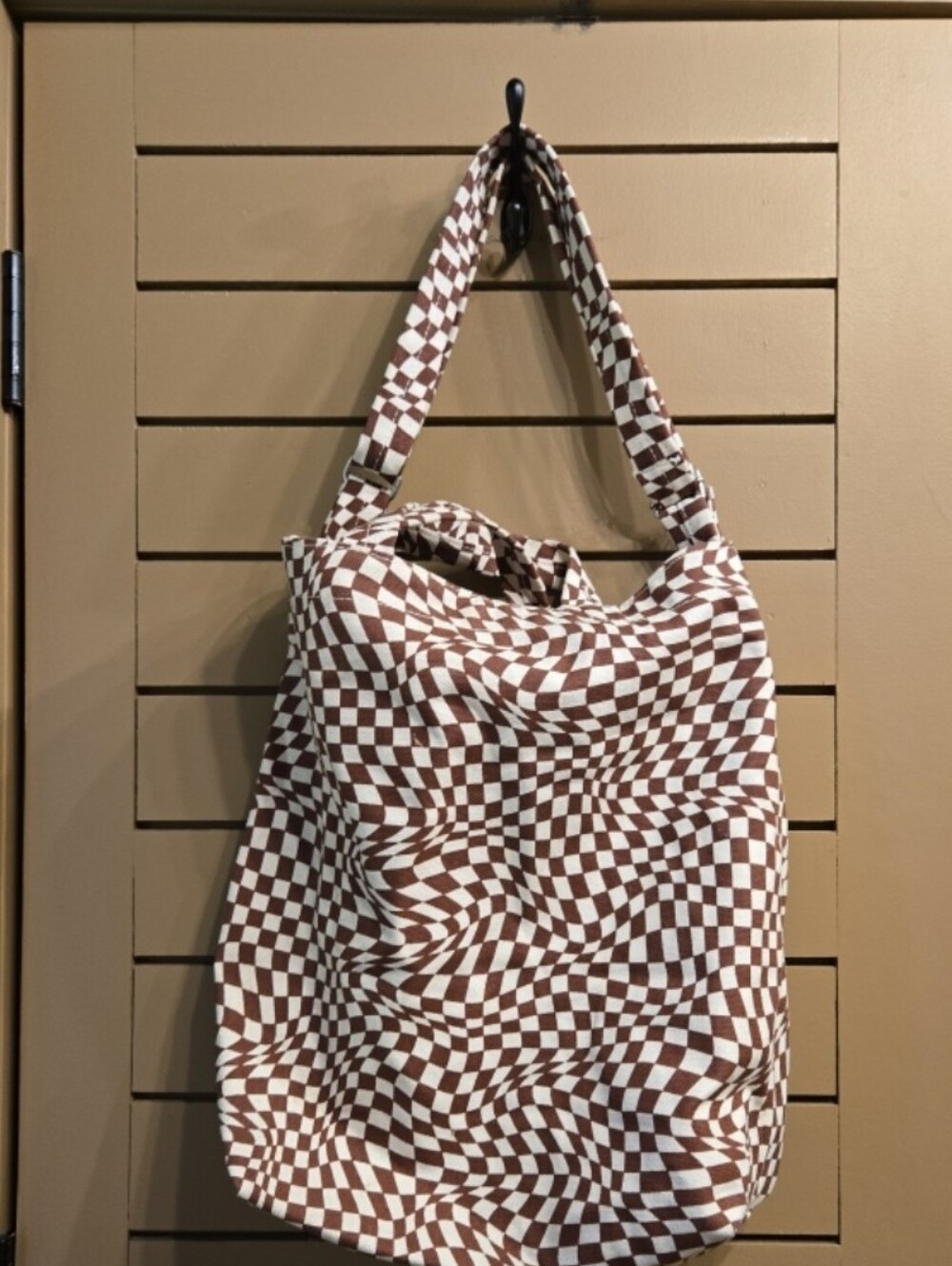 BAGGU Horizontal Duck Bag Maroon Trippy Checker pattern - Picture 5 of 8